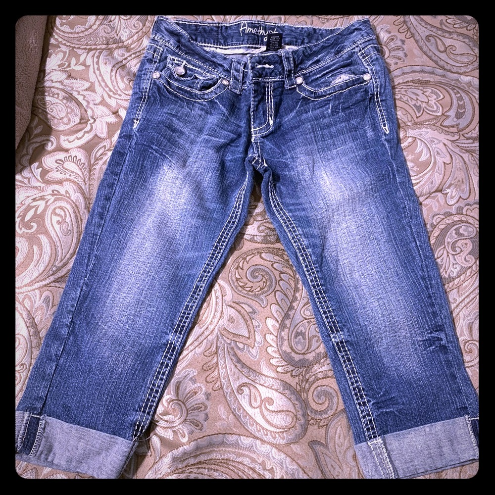 Amethyst cuffed capris.